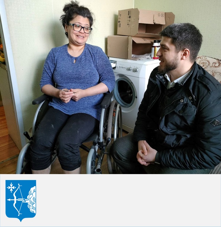 Жительница аварийного дома получила ключи от новой квартиры